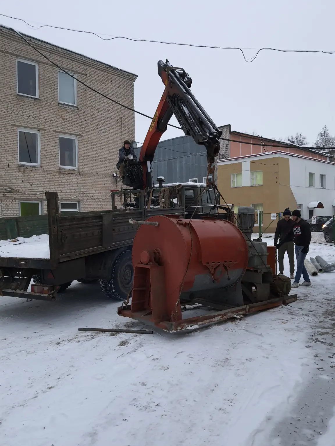 Погрузка промышленного оборудования краном-манипулятором в Гродно