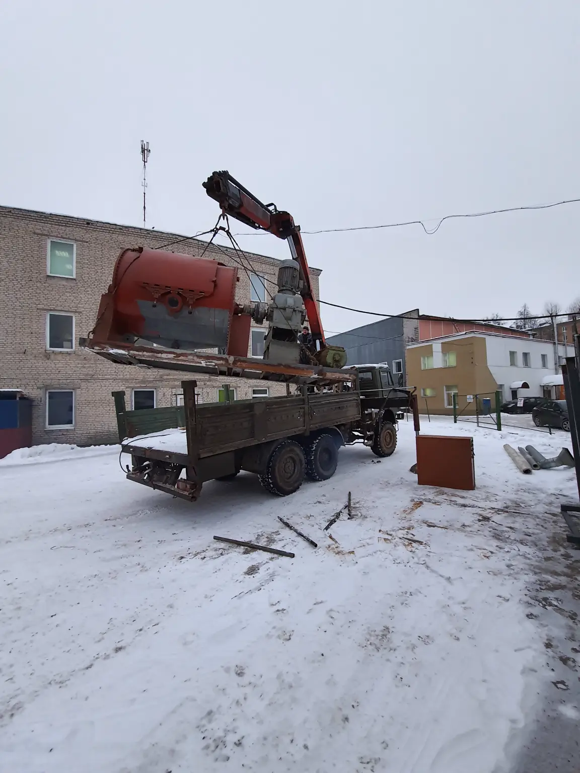 Погрузка и перевозка тяжелого промышленного оборудования манипулятором в Гродно